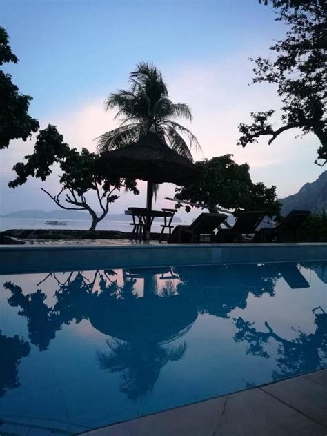 Four Seasons Seaview Hotel in Palawan .
